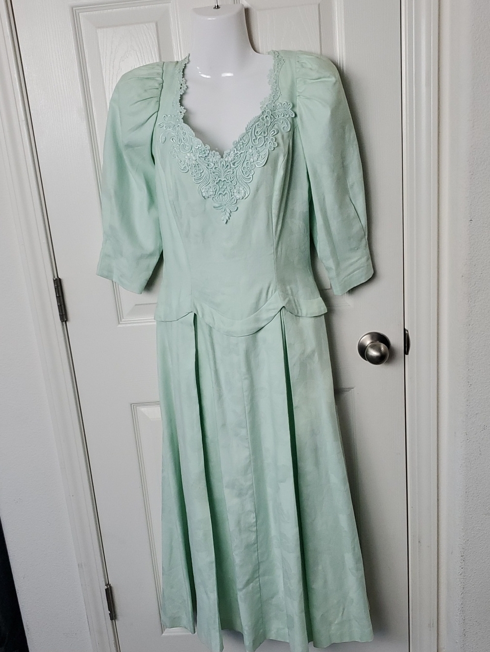 Light Mint Lace-Trim Midi Dress with Puff Sleeves